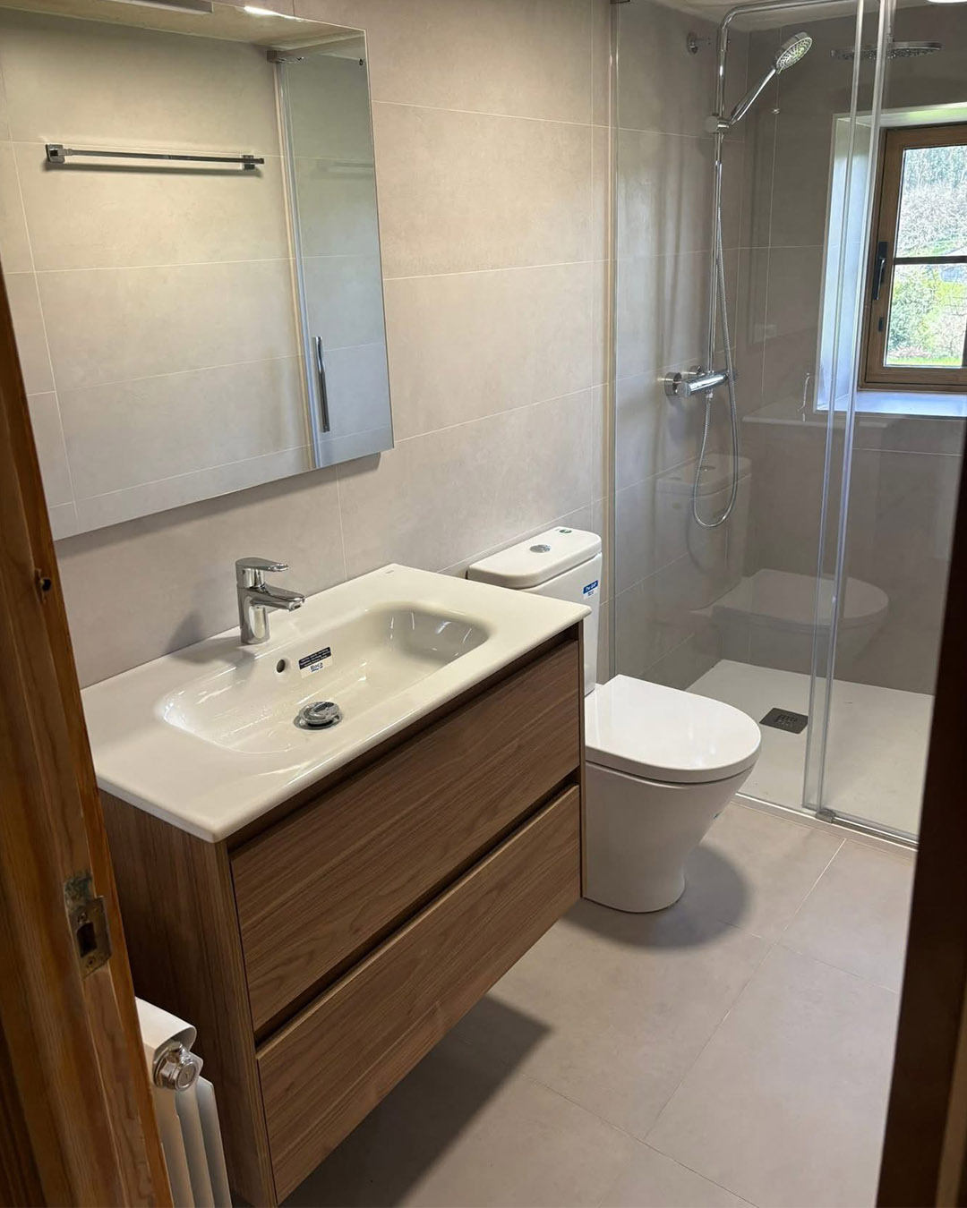 Cuarto de ba&ntilde;o moderno